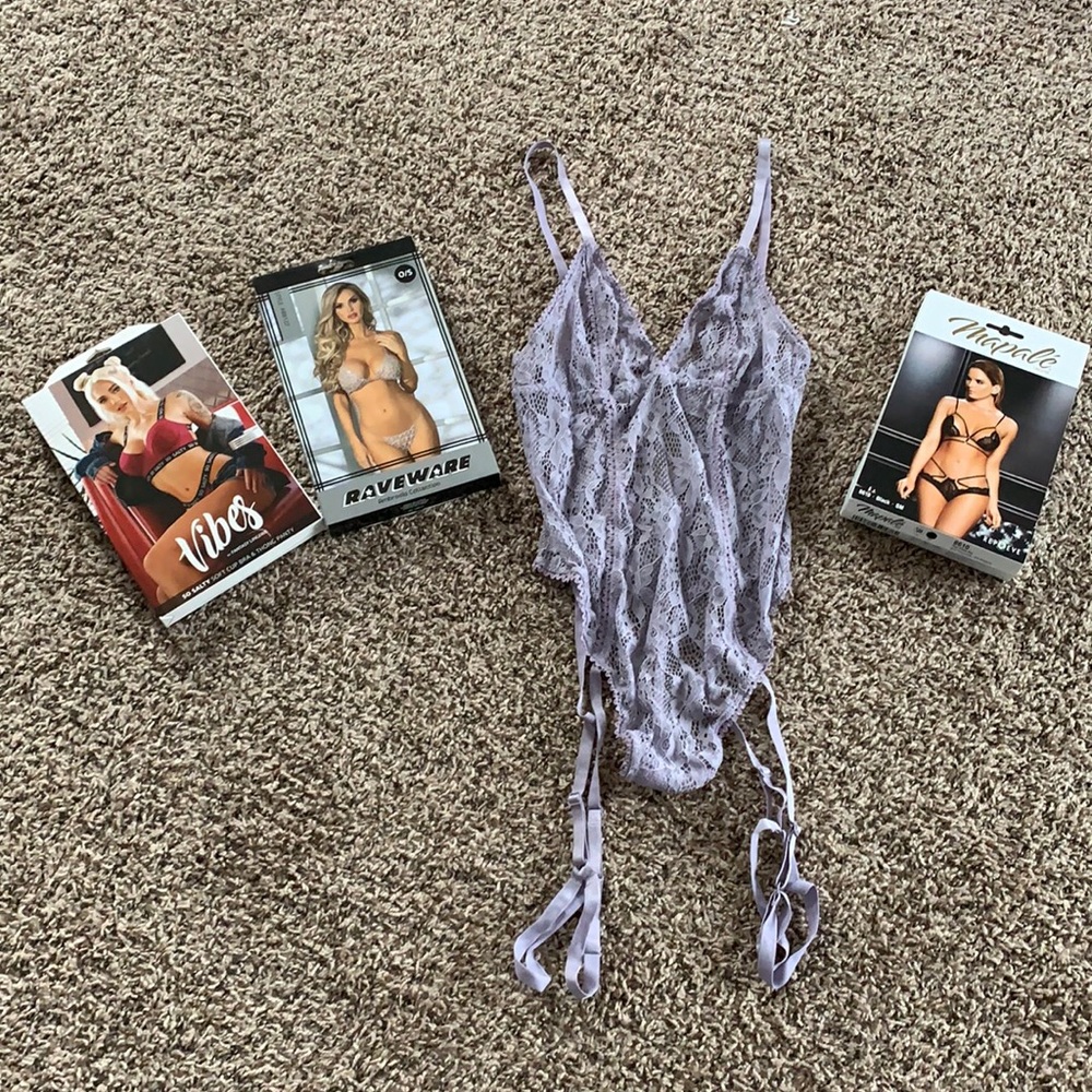 Lot of women’s bra/panties/lingerie